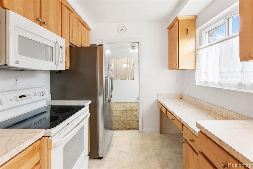 3009 Harvard Road Royal Oak, MI 48073 - Photo 4 of 19