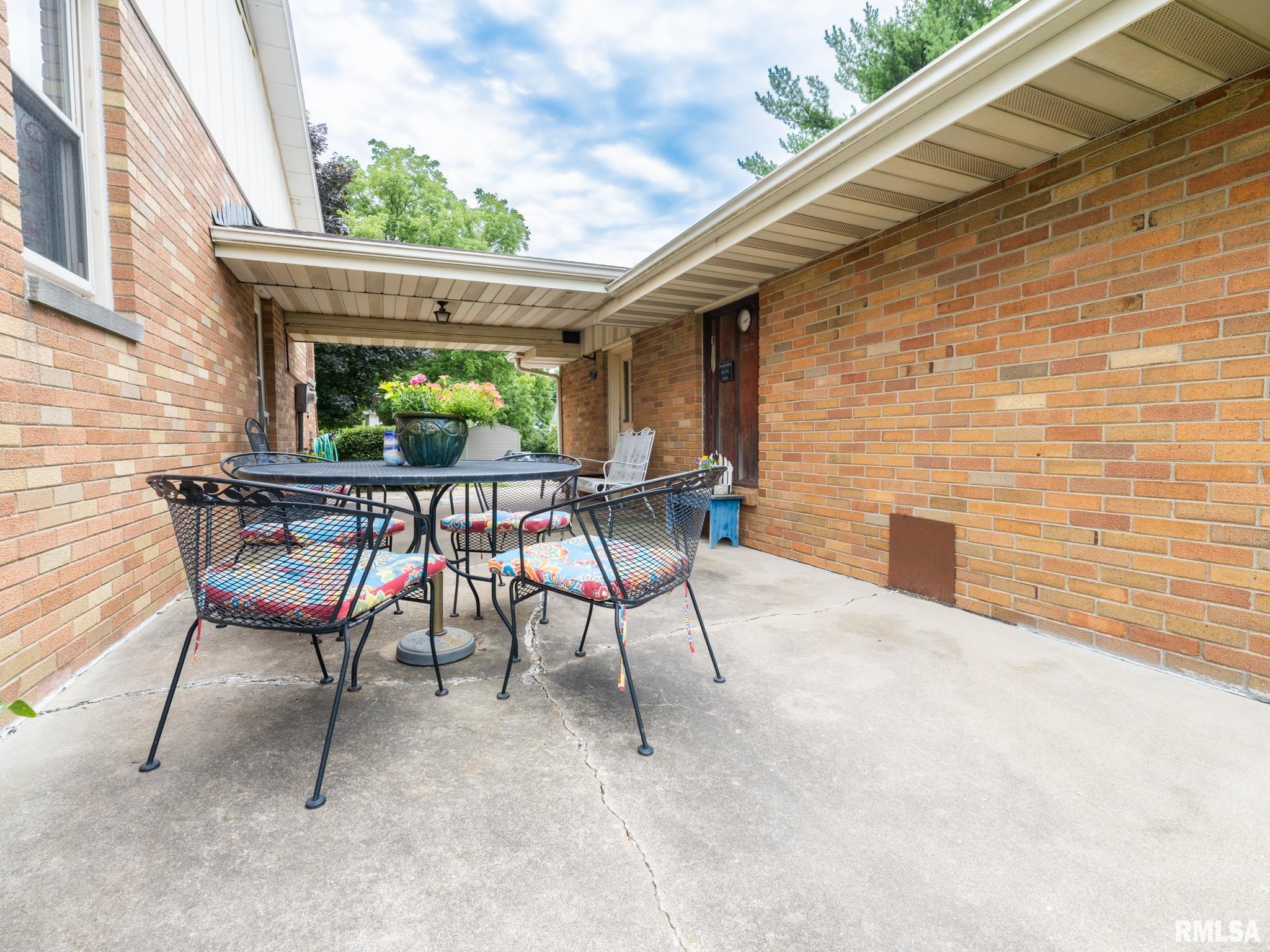 103 Fandel Lane Metamora, IL 61548 - Photo 4 of 62