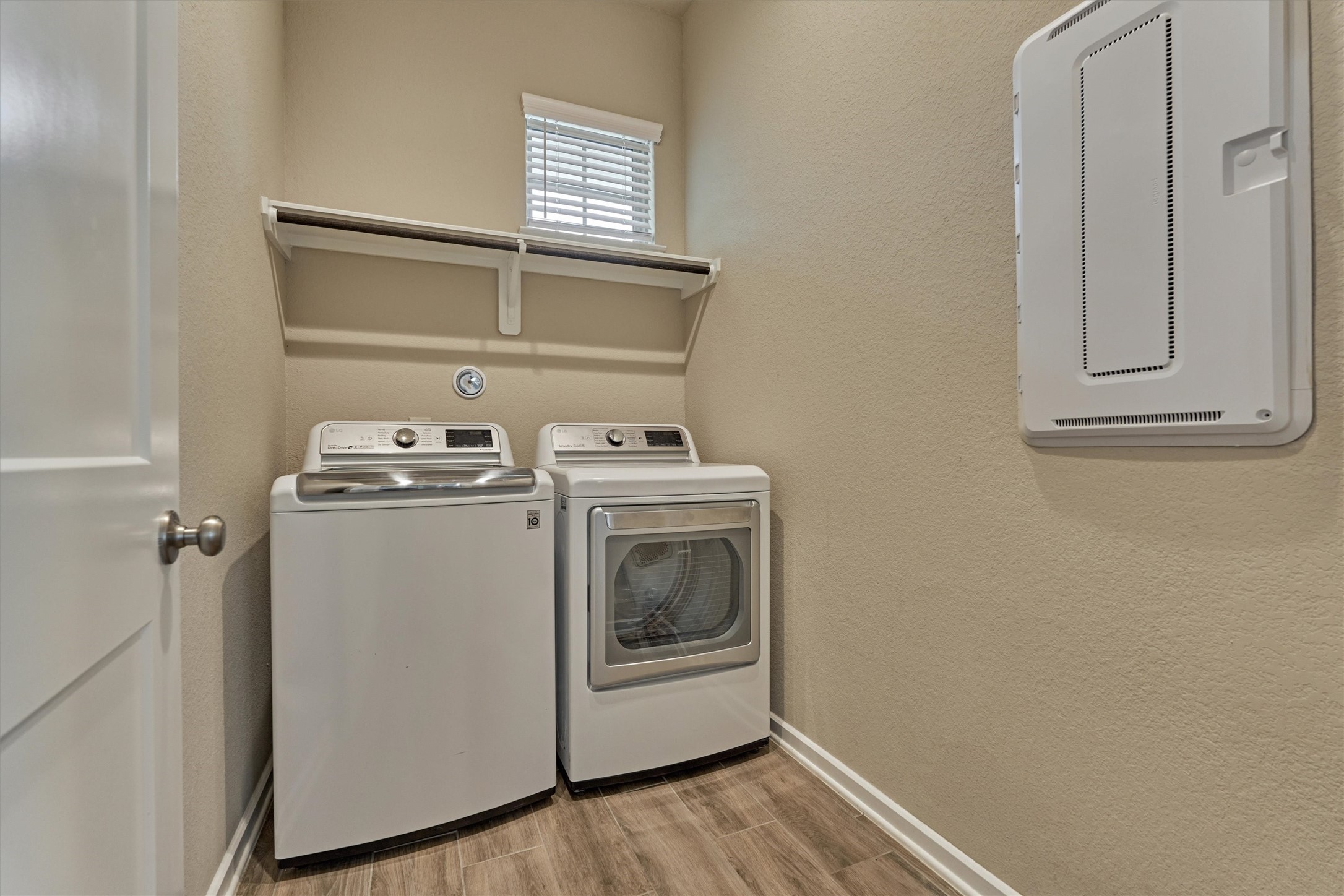 10545 Wild Chives Conroe, TX 77385 - Photo 14 of 34 a utility room with dryer and washer