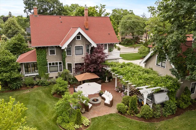 $2,275,000 | N69W6507 Bridge Road, Cedarburg, WI 53012