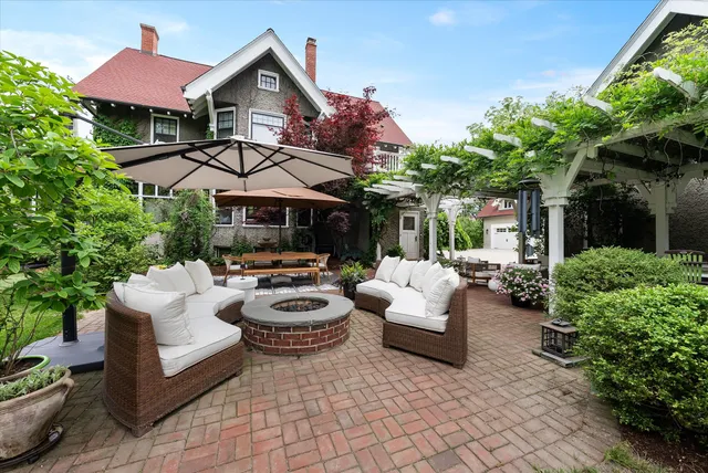 $2,275,000 | N69W6507 Bridge Road, Cedarburg, WI 53012