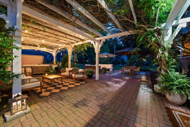 $2,275,000 | N69W6507 Bridge Road, Cedarburg, WI 53012