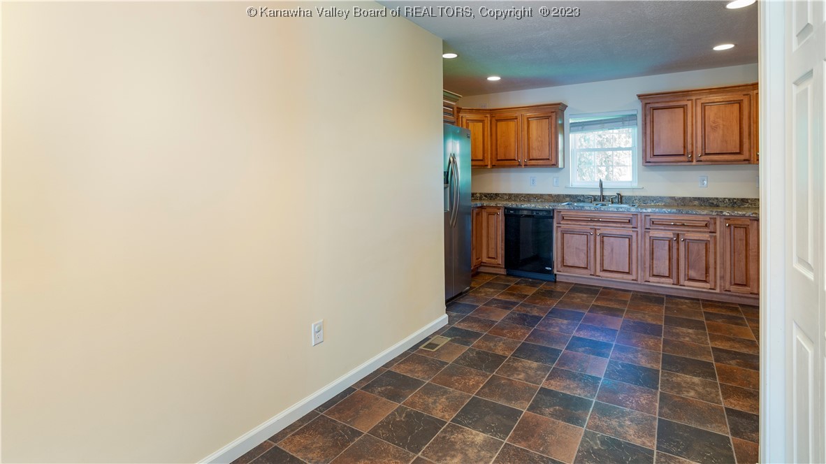 1112 Rivers Edge Drive Milton, WV 25541 - Photo 11 of 27 Gallery Image 11