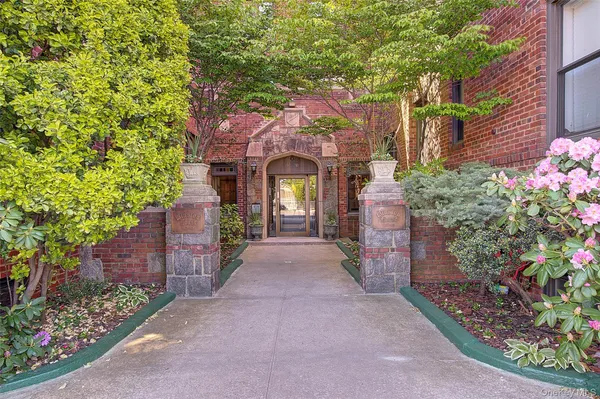 $395,000 | 167-10 Crocheron Avenue, Unit 5R | Murray Hill - Flushing