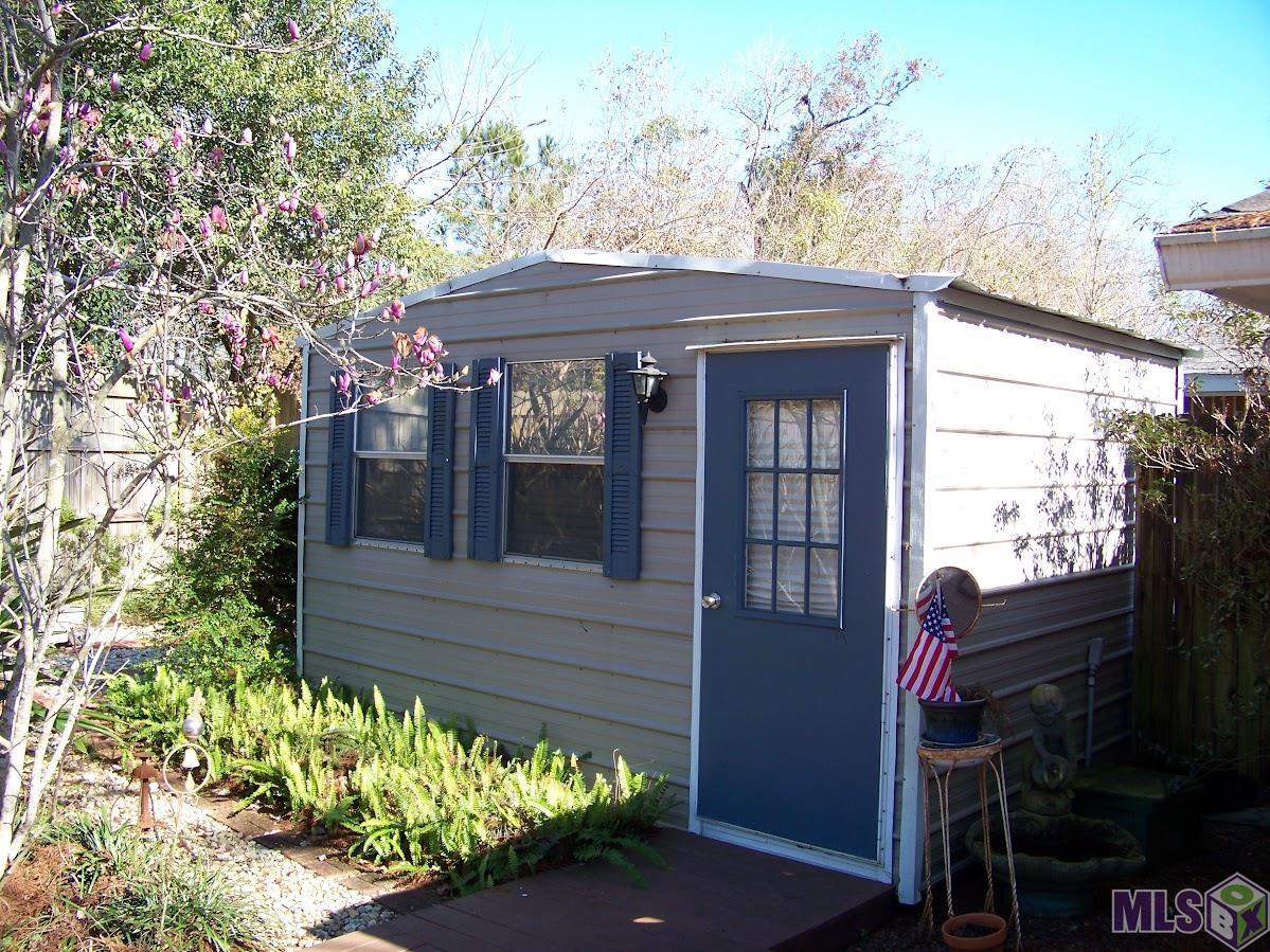 8525 Barnett Drive Baton Rouge, LA 70809 - Photo 16 of 29 Rear Yard Office/Storage