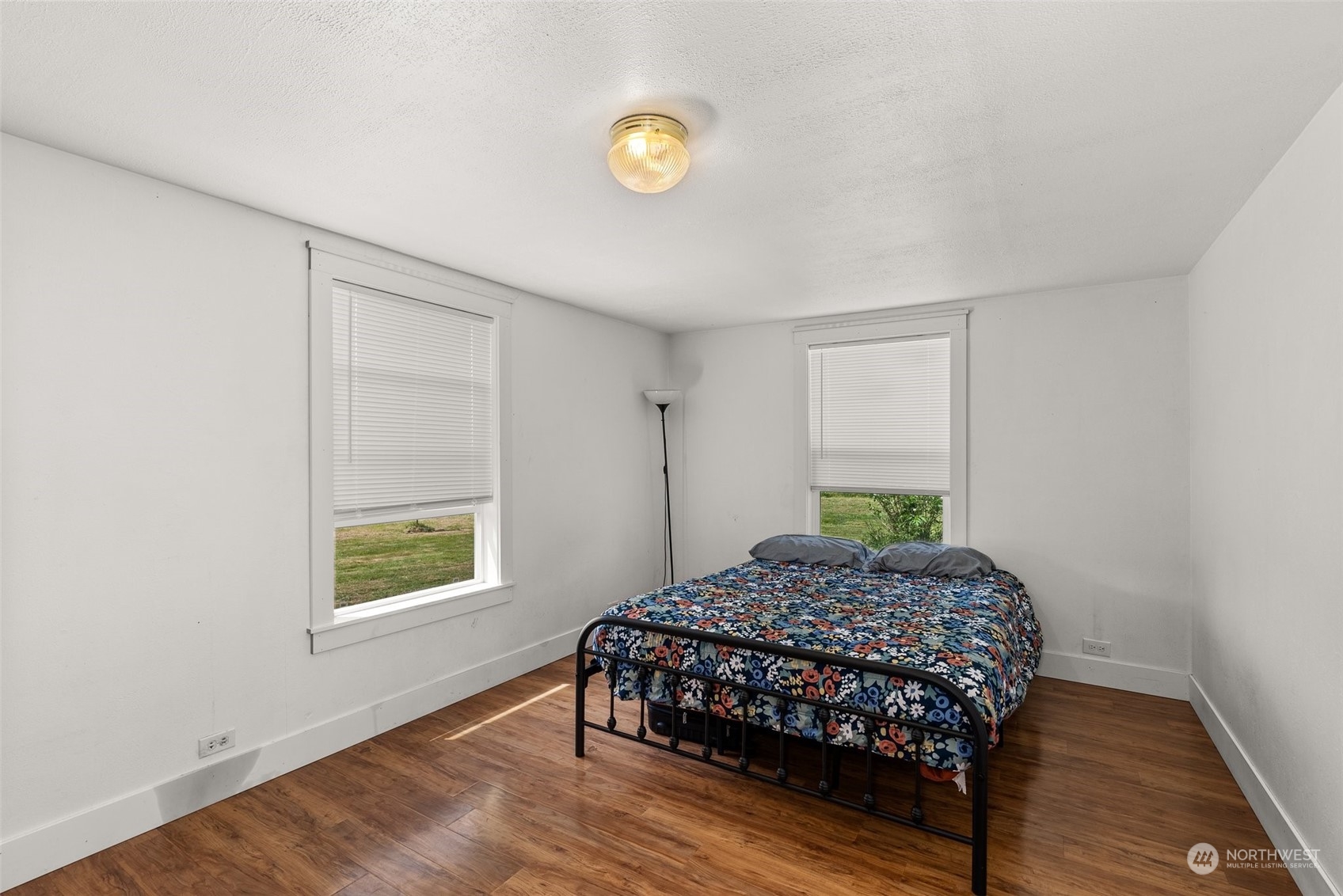 340 Meier Road Winlock, WA 98596 - Photo 14 of 26 a bedroom with a bed and a window