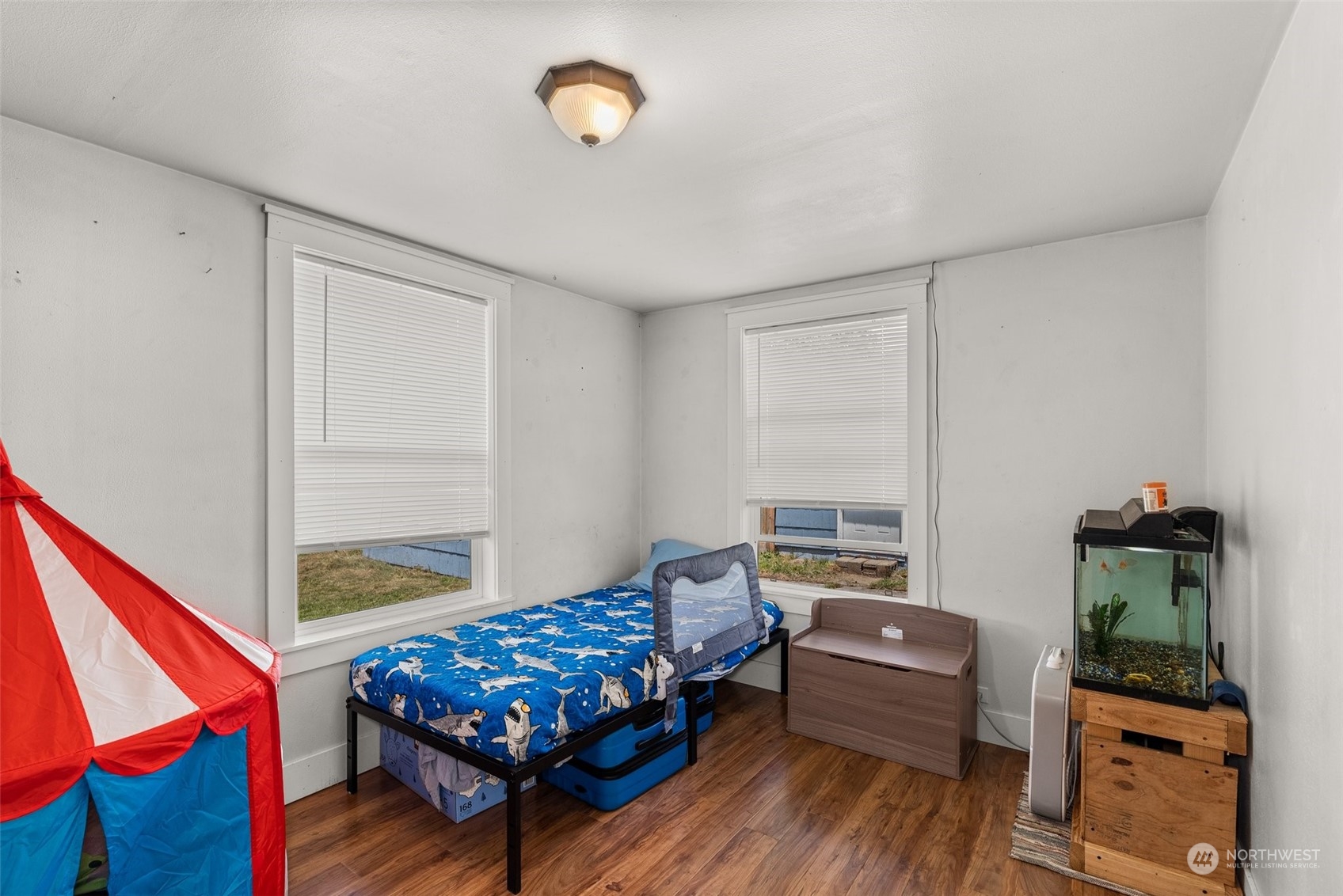 340 Meier Road Winlock, WA 98596 - Photo 15 of 26 a living room with furniture and wooden floor