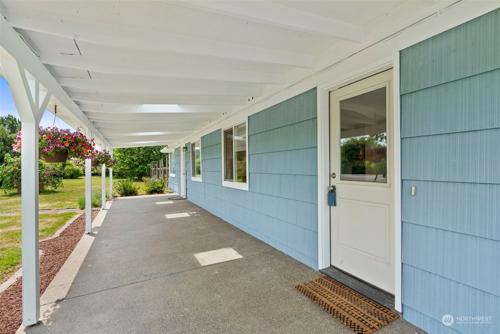 340 Meier Road Winlock, WA 98596 - Photo 7 of 26 a very nice looking room with a large window
