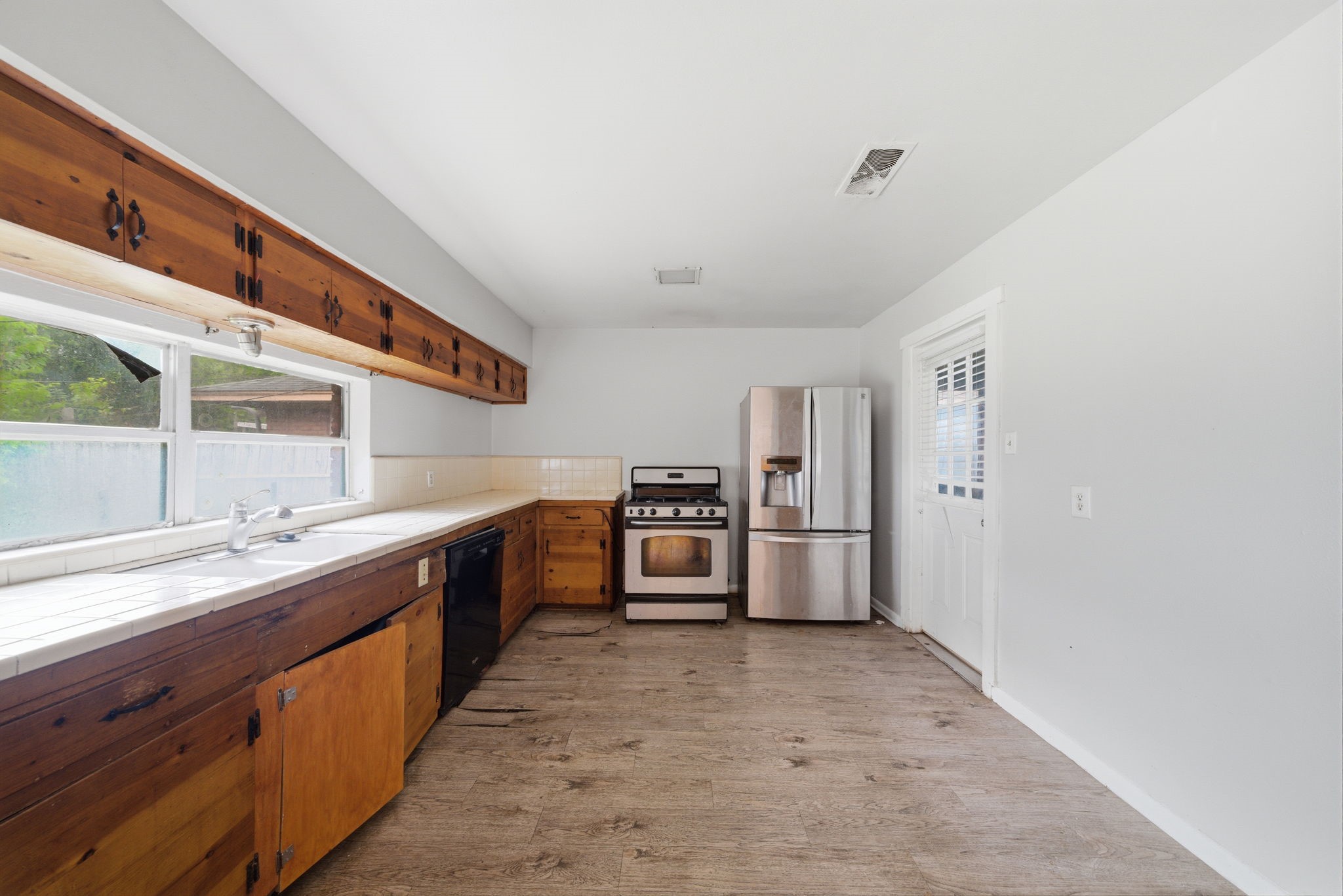 6633 Sandstone Street Houston, TX 77074 - Photo 4 of 10