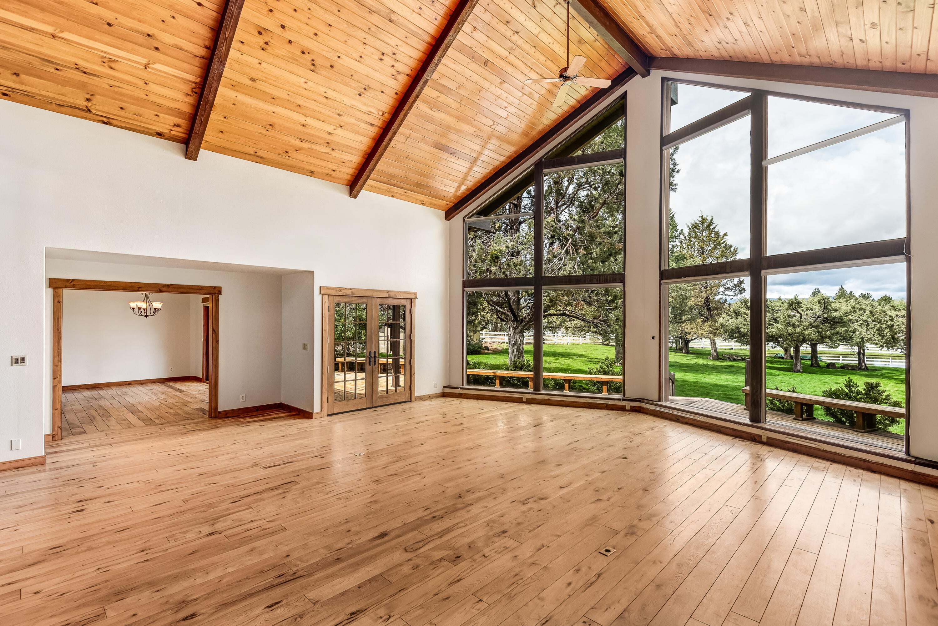 18455 Couch Market Road Bend, OR 97703 - Photo 9 of 45 9