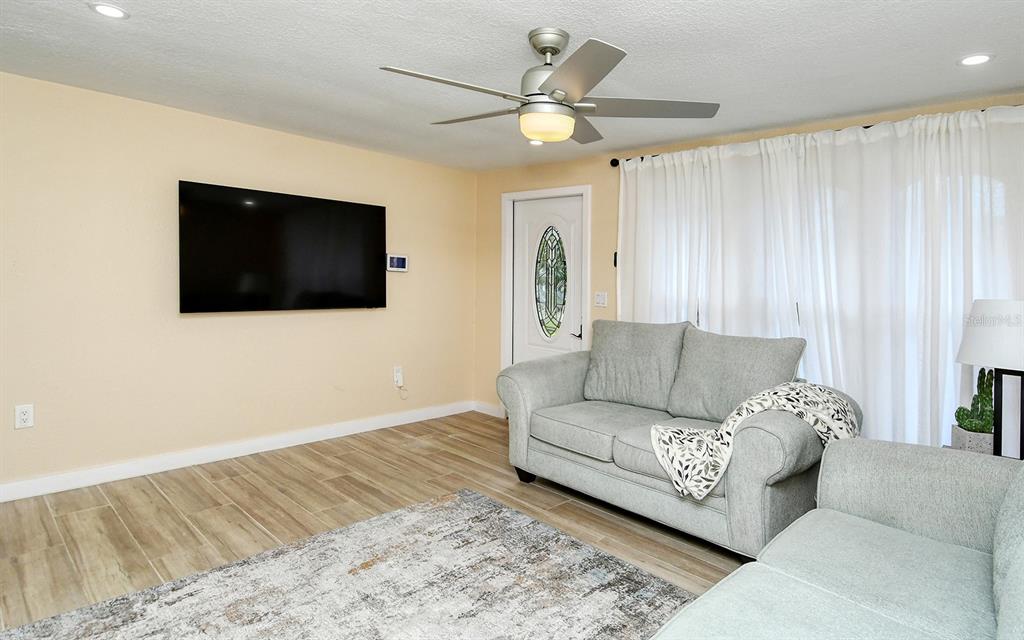 307 Southland Road Venice, FL 34293 - Photo 9 of 56