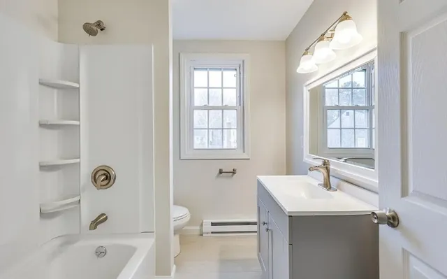 $3,000 | 135 West Main Street, Unit 11, Barnstable, MA 02601