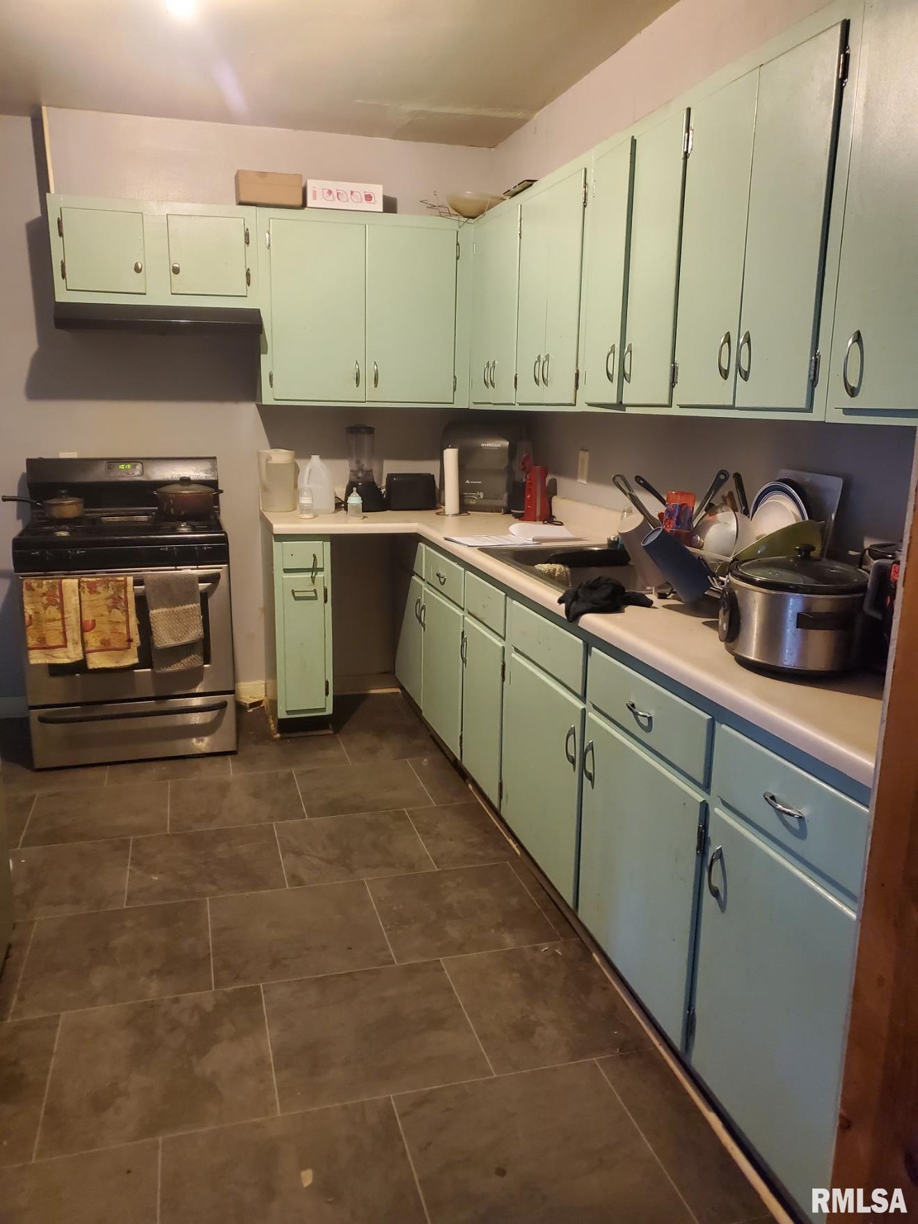 1833 South St Court Springfield, IL 62703 - Photo 2 of 11