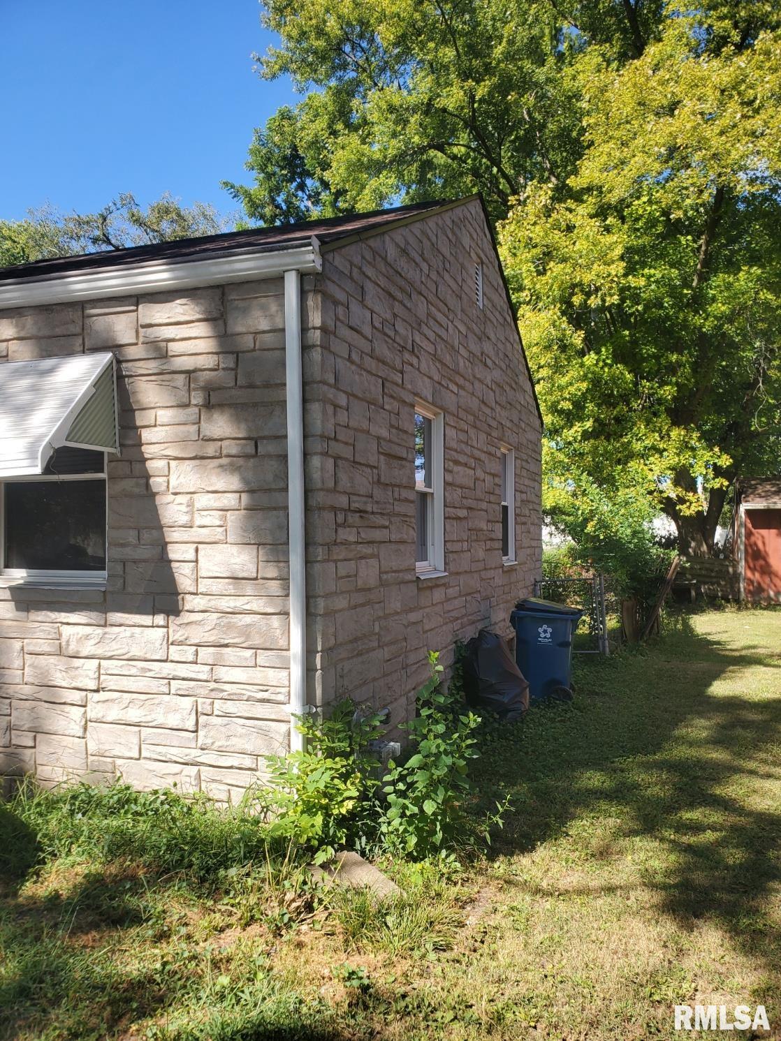 1833 South St Court Springfield, IL 62703 - Photo 5 of 11