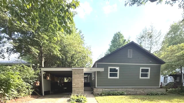 $1,850 | 707 West Iowa Street, Urbana, IL 61801