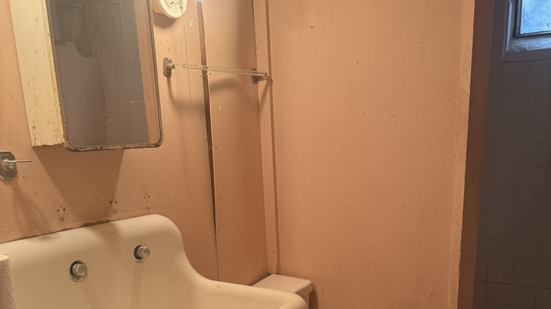 707 West Iowa Street Urbana, IL 61801 - Photo 22 of 25 a bathroom with a bathtub