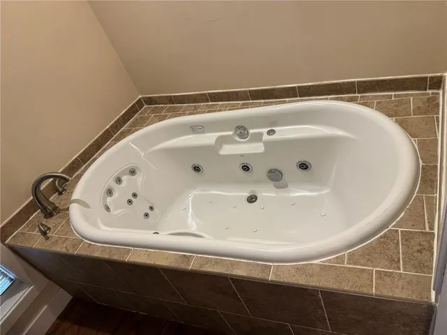 $575,000 | 1000 North Main Street, Higginsville, MO 64037