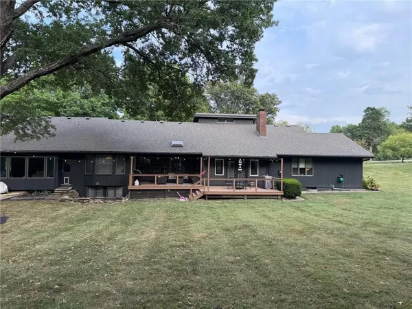 $575,000 | 1000 North Main Street, Higginsville, MO 64037