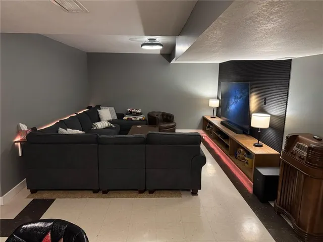 $575,000 | 1000 North Main Street, Higginsville, MO 64037