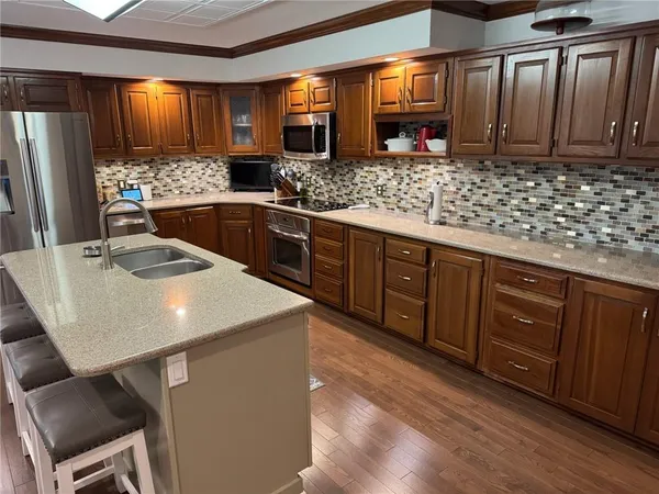 $575,000 | 1000 North Main Street, Higginsville, MO 64037