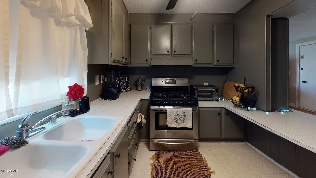 1550 Rory Lane, Unit 257 Simi Valley, CA 93063 - Photo 22 of 31 1550-Rory-Space-257-Kitchen
