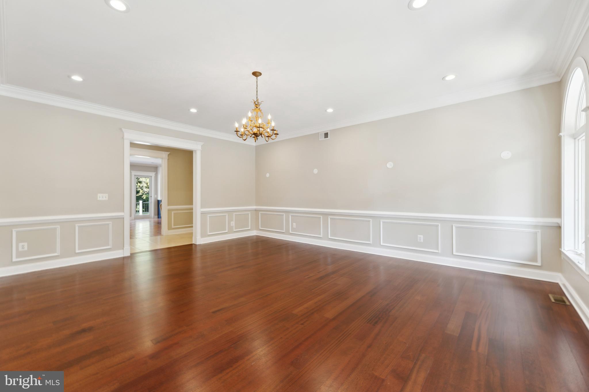 8810 Brickyard Road Potomac, MD 20854 - Photo 15 of 136 Dining Room