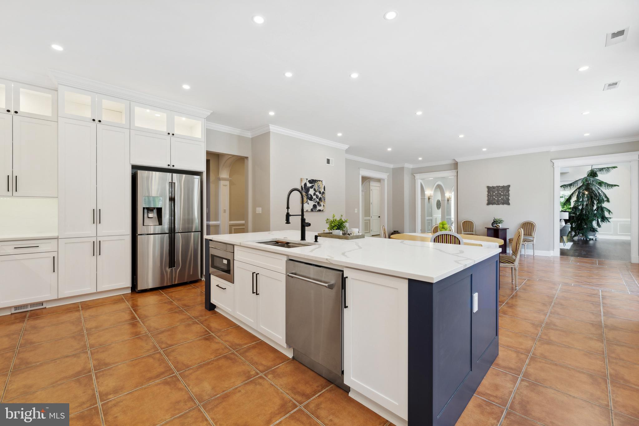 8810 Brickyard Road Potomac, MD 20854 - Photo 37 of 136 Brand New Kitchen!