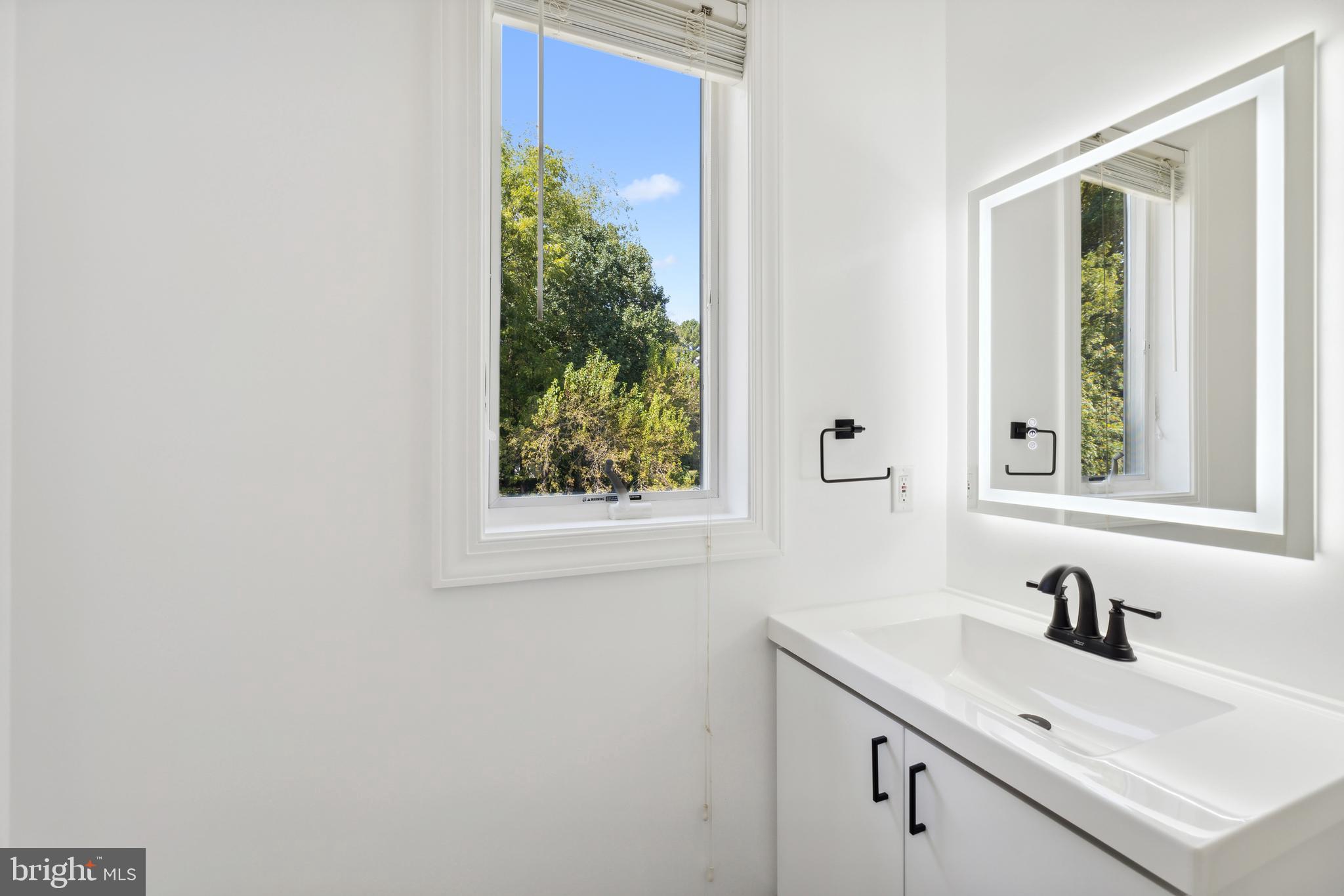 8810 Brickyard Road Potomac, MD 20854 - Photo 88 of 136 Full bath