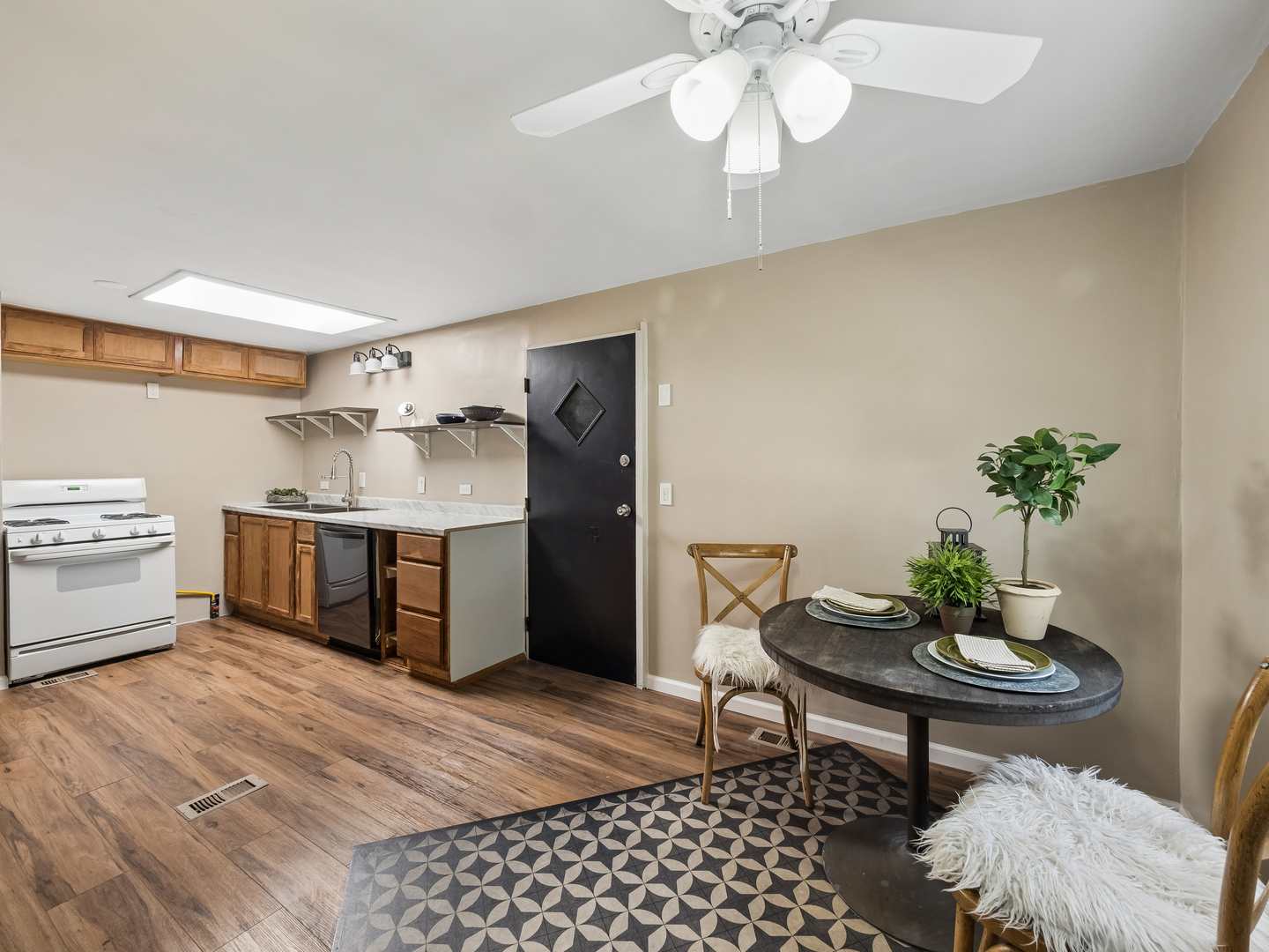 209 Melbrooke Road Elgin, IL 60123 - Photo 8 of 20