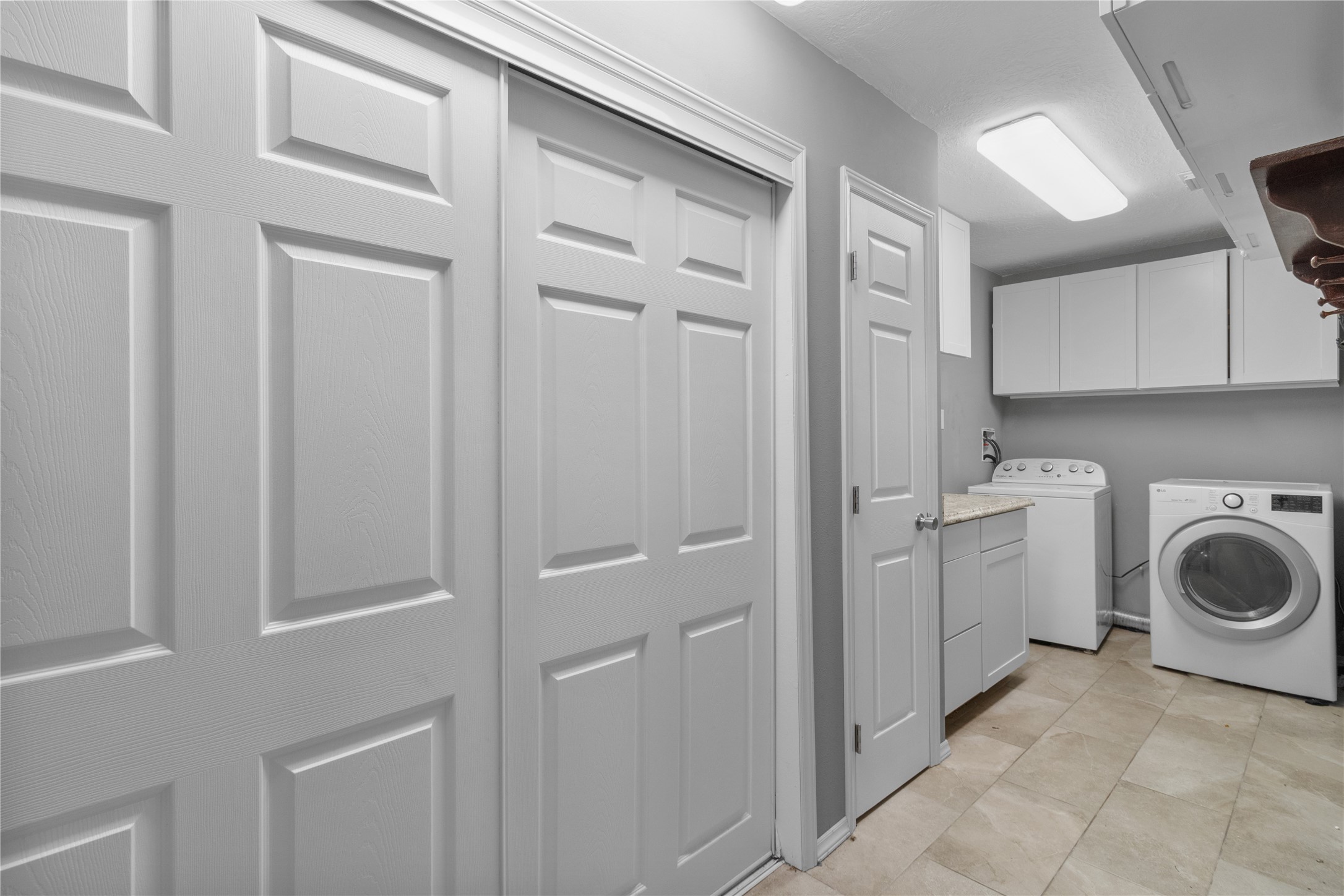 4322 Aztec Street Pasadena, TX 77504 - Photo 16 of 18 a utility room with sink dryer and washer