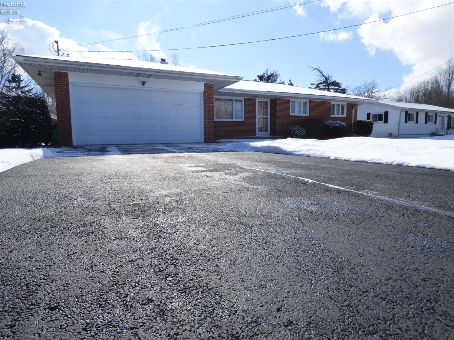3618 West Harbor Road Port Clinton, OH 43452 - Photo 1 of 32 Gallery Image 1