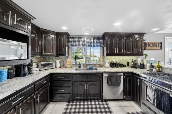 $630,000 | 2192 Princeton Way, Redding, CA 96003