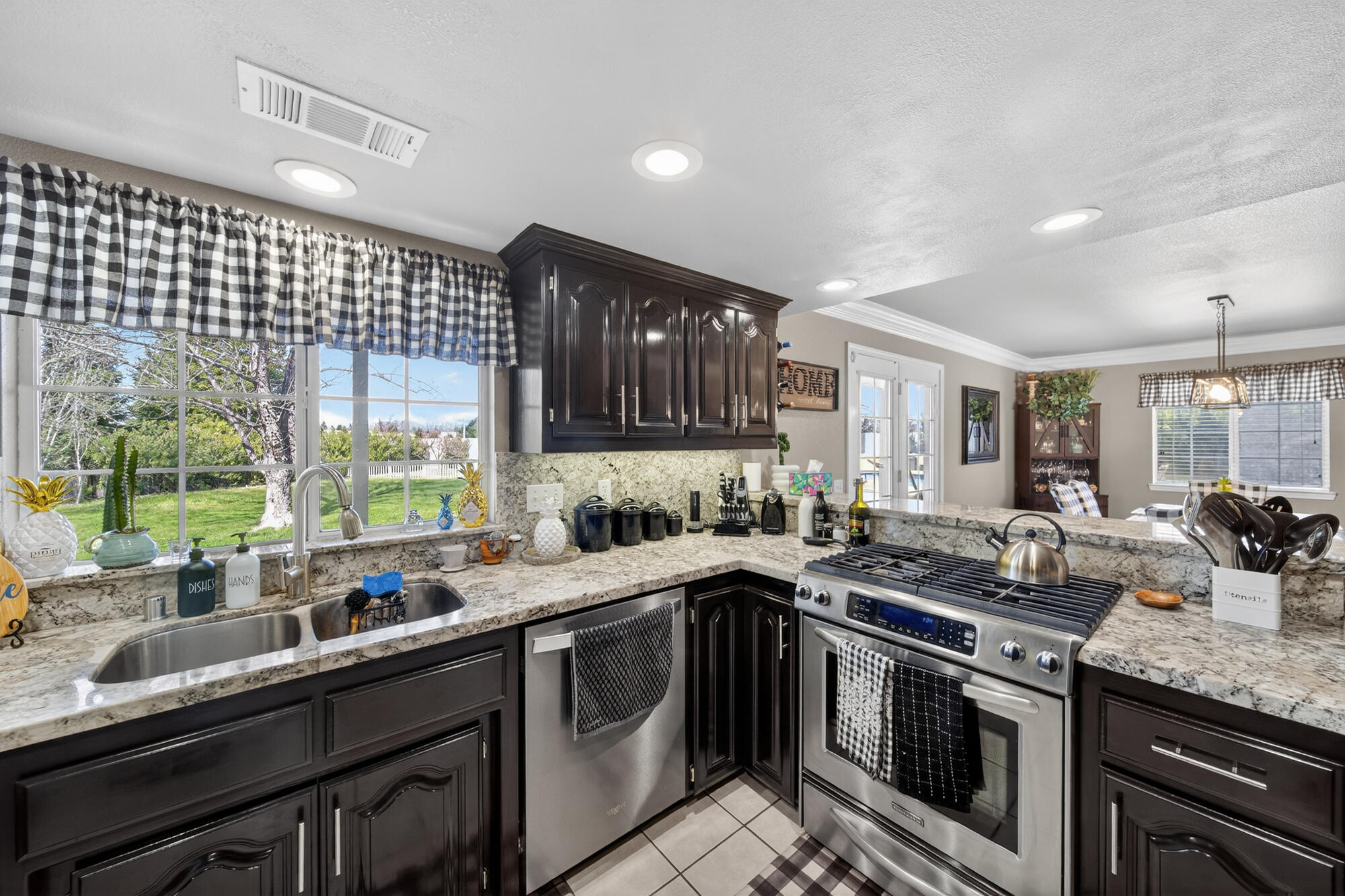 2192 Princeton Way Redding, CA 96003 - Photo 17 of 47 2192 Princeton Way-26