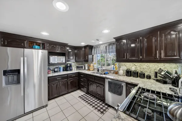 $630,000 | 2192 Princeton Way, Redding, CA 96003