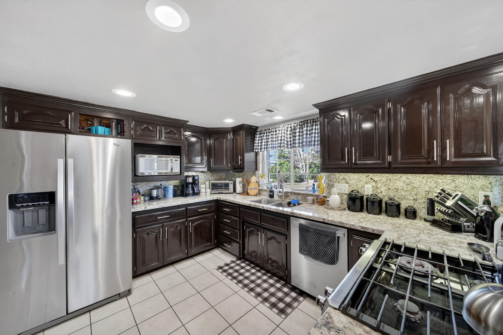 2192 Princeton Way Redding, CA 96003 - Photo 8 of 47 2192 Princeton Way-23