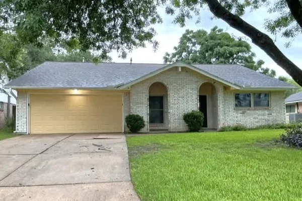 $2,145 | 2104 Yorktown Court South, League City, TX 77573