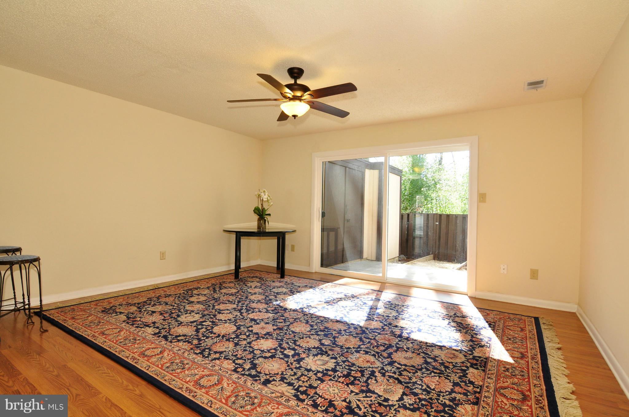 12153 Captiva Court Reston, VA 20191 - Photo 11 of 27 Living Room
