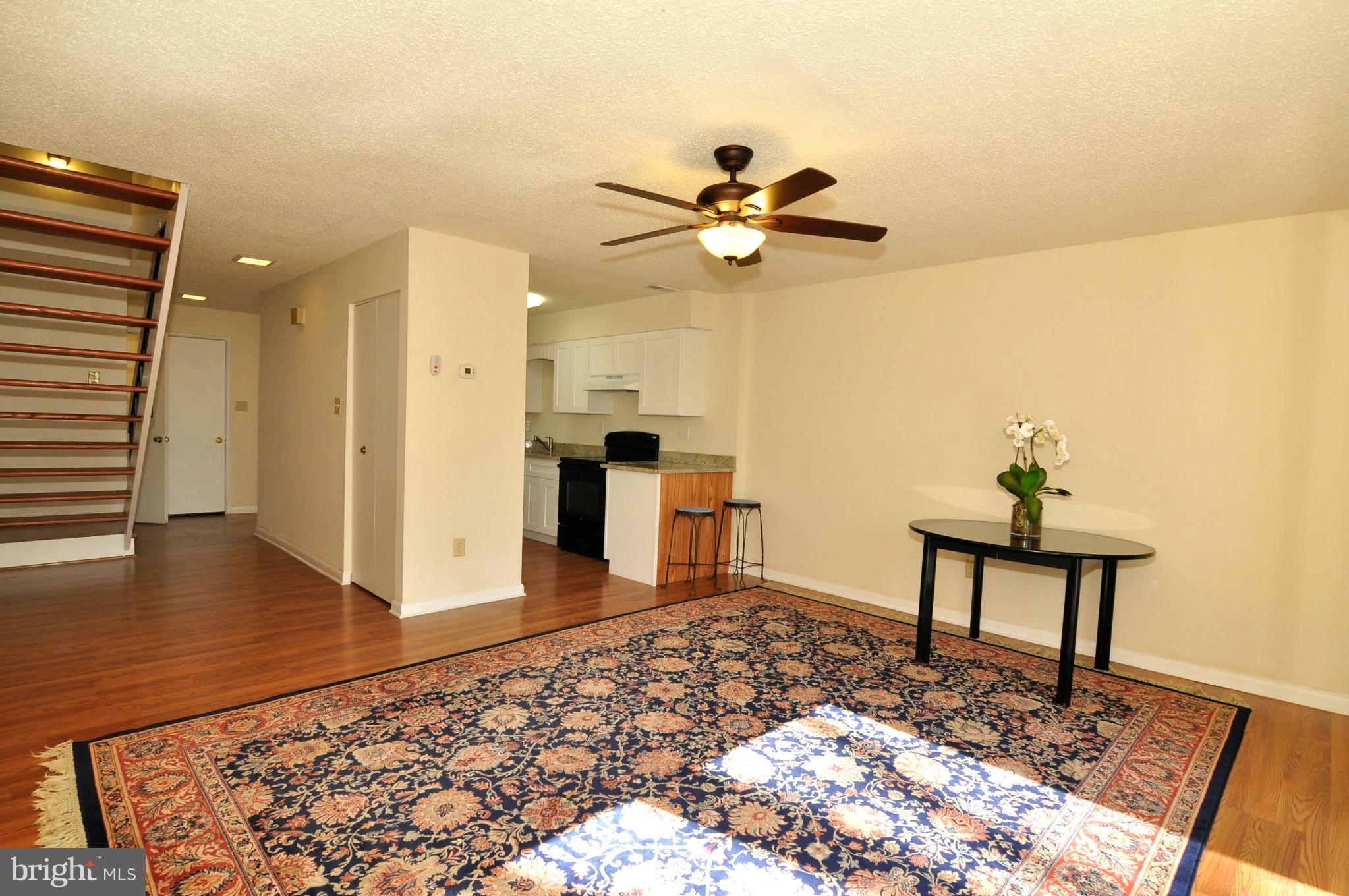 12153 Captiva Court Reston, VA 20191 - Photo 12 of 27 Living Room