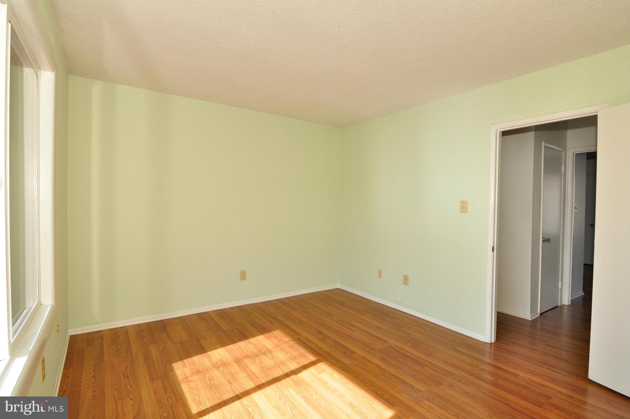 12153 Captiva Court Reston, VA 20191 - Photo 18 of 27 Tons of Light