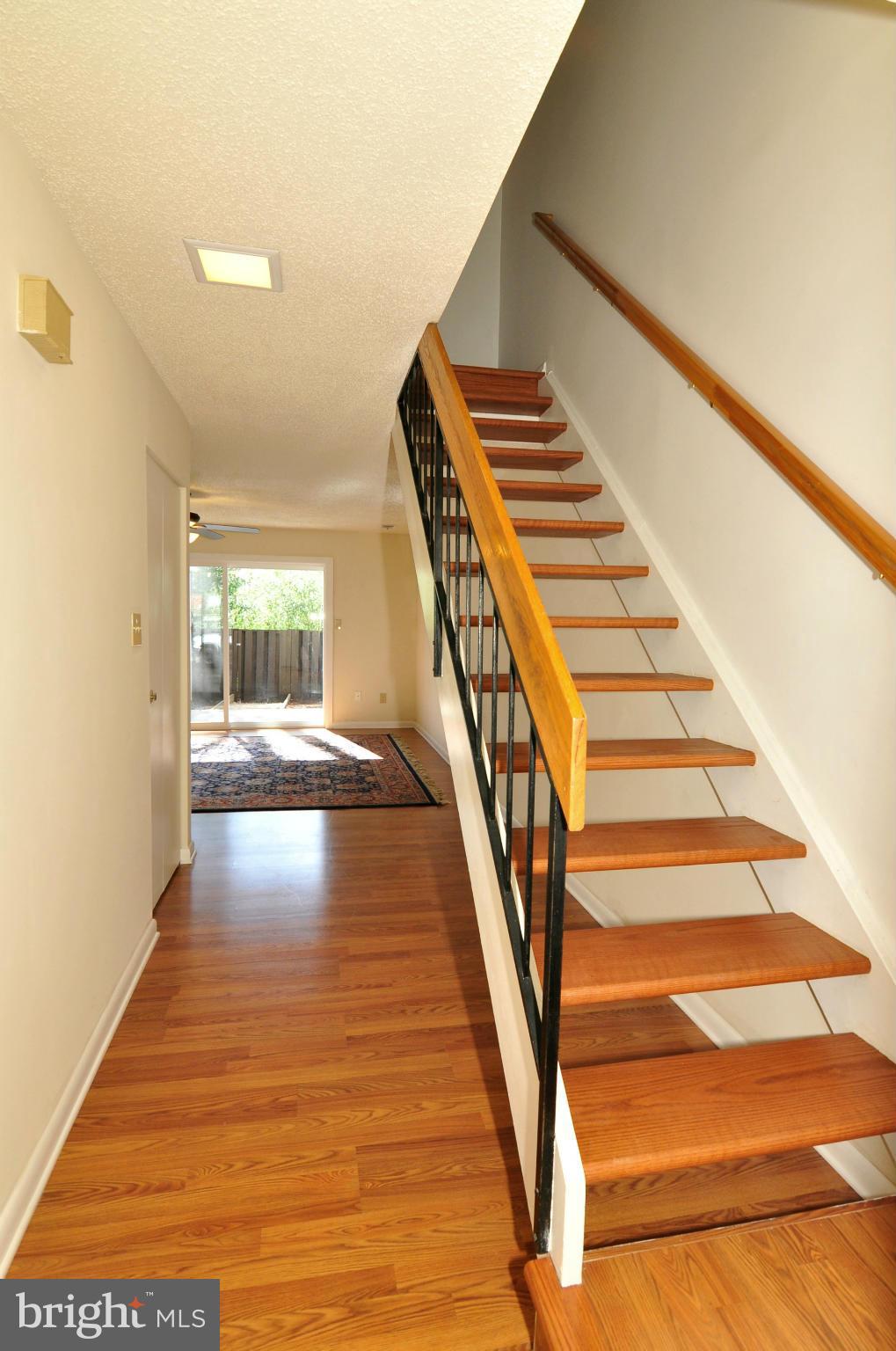 12153 Captiva Court Reston, VA 20191 - Photo 3 of 27 Interior (General)