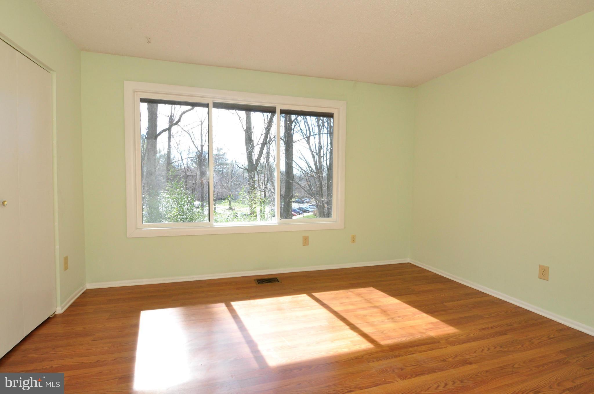 12153 Captiva Court Reston, VA 20191 - Photo 4 of 27 Beautiful Picture Window