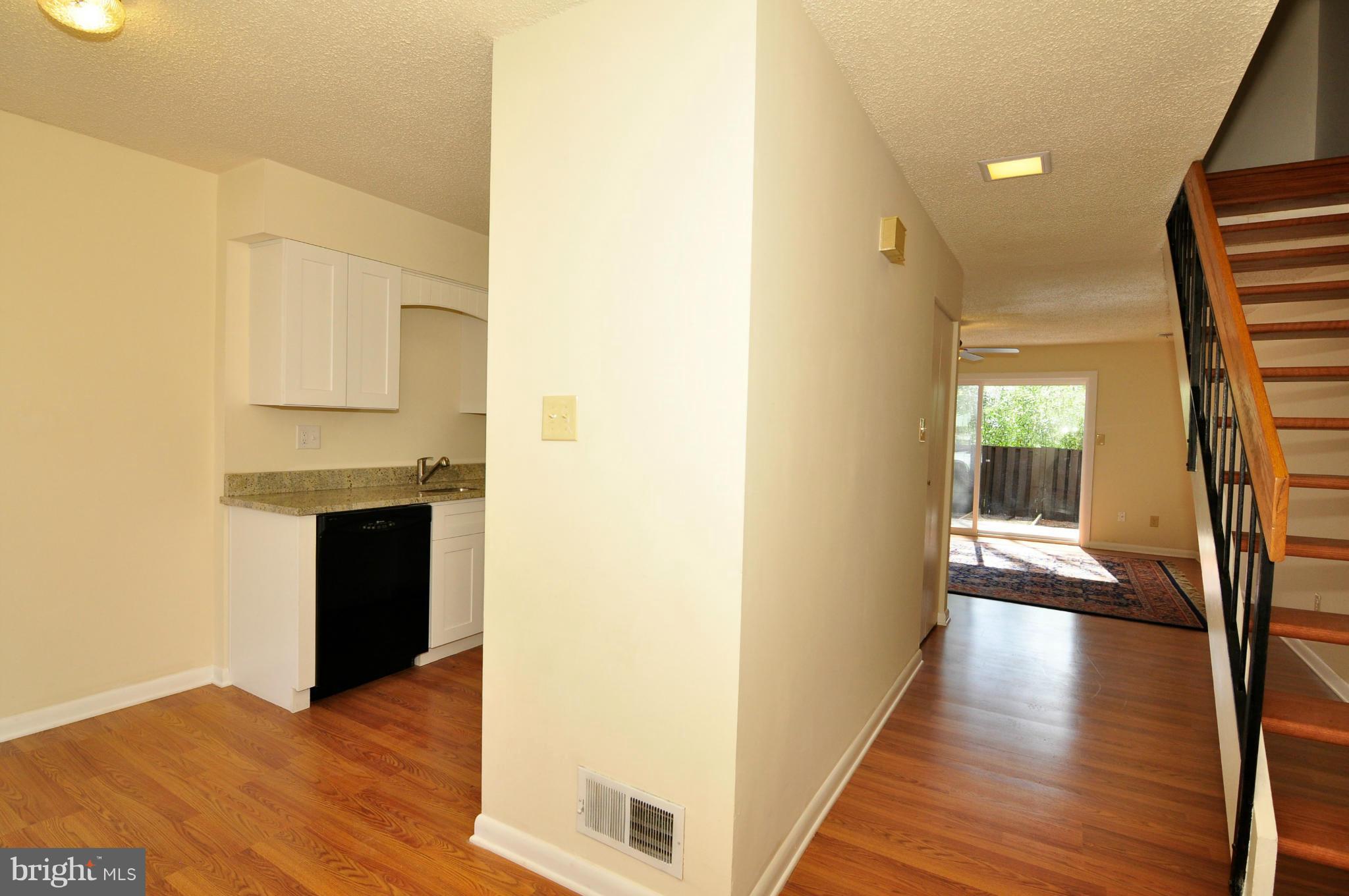 12153 Captiva Court Reston, VA 20191 - Photo 6 of 27 Interior (General)