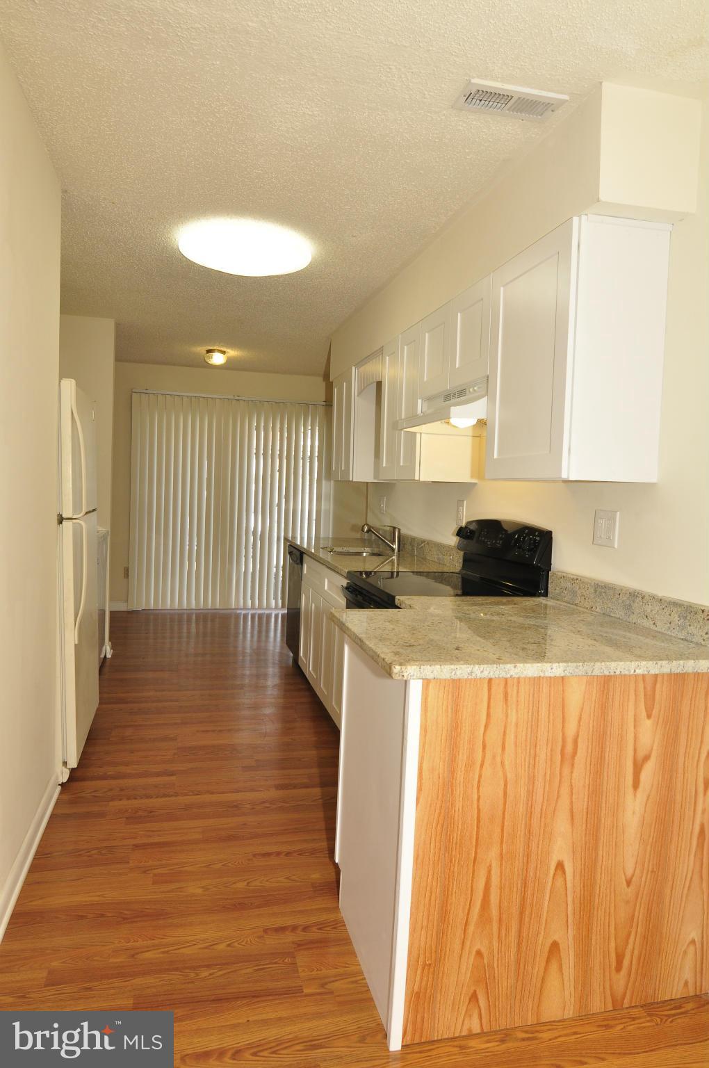 12153 Captiva Court Reston, VA 20191 - Photo 8 of 27 Updated Kitchen
