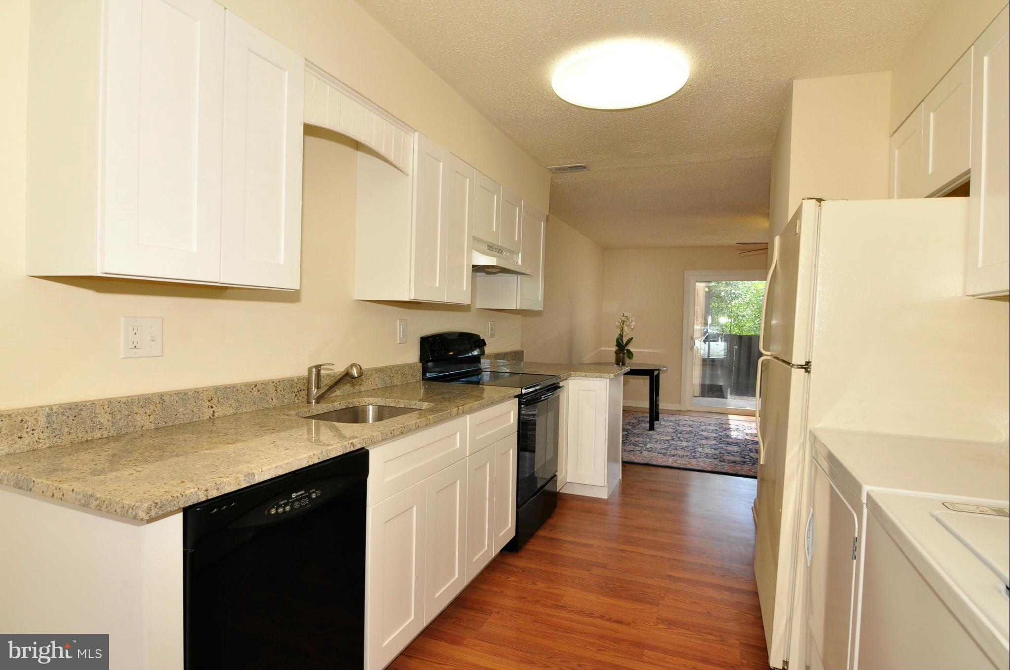 12153 Captiva Court Reston, VA 20191 - Photo 9 of 27 Updated Kitchen