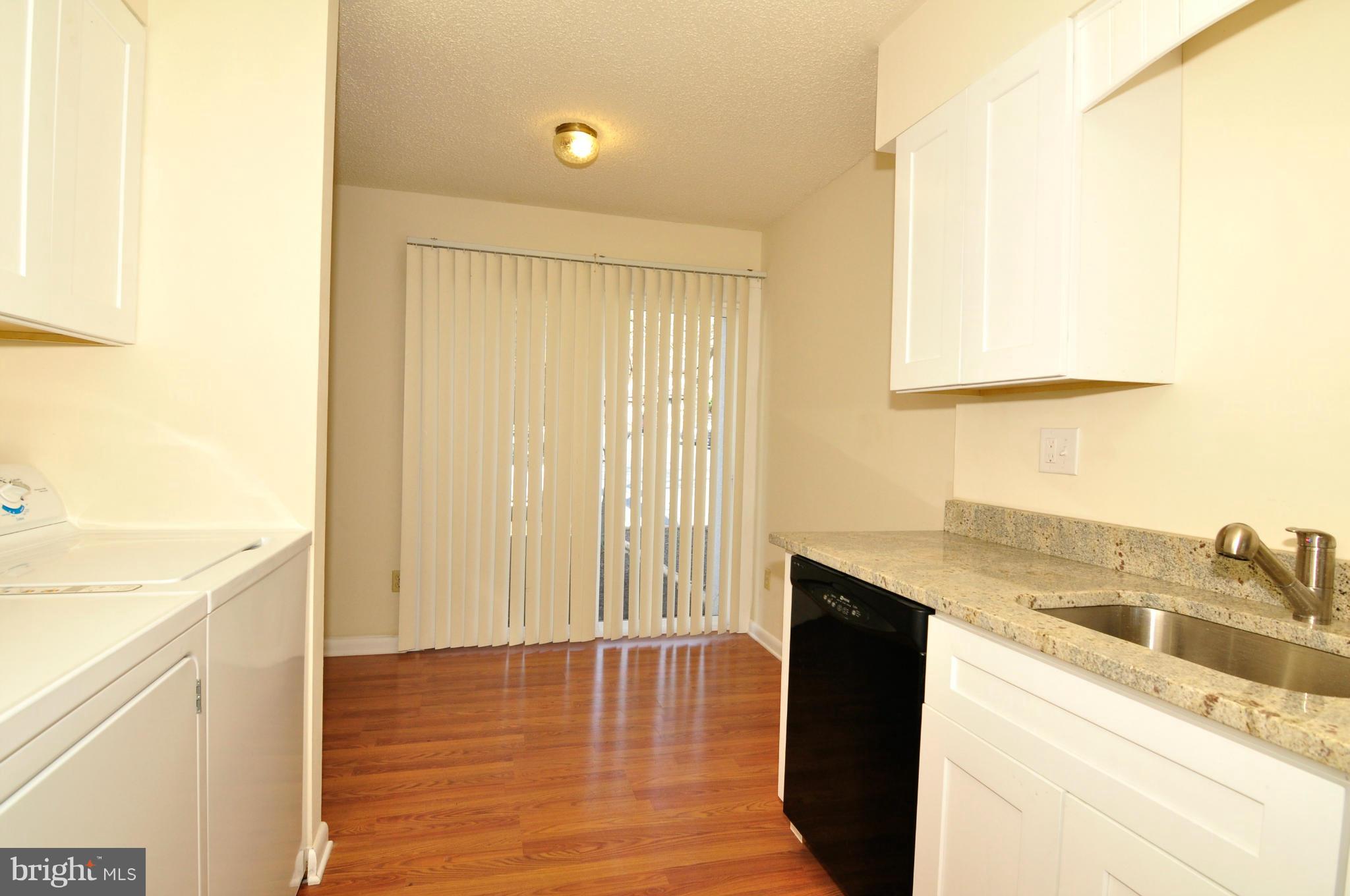 12153 Captiva Court Reston, VA 20191 - Photo 10 of 27 Kitchen