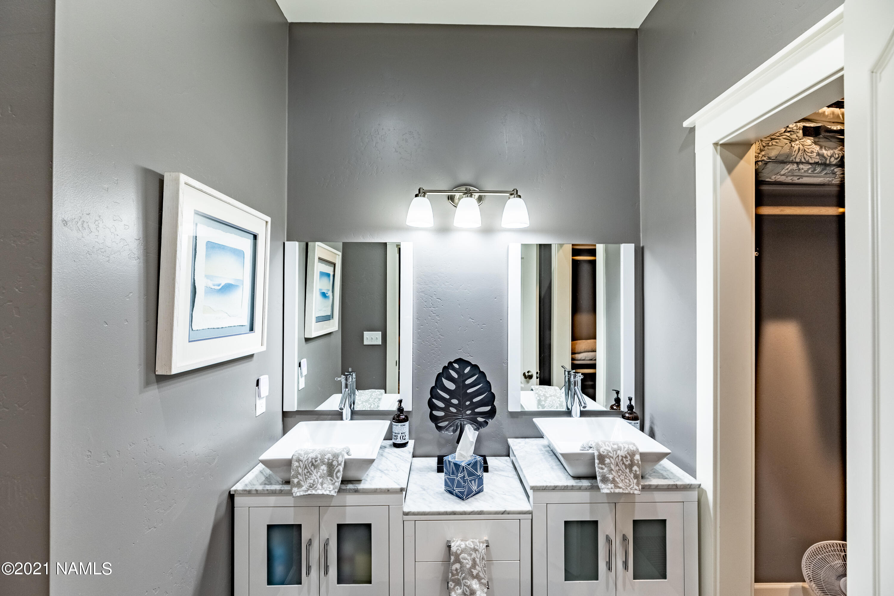 2650 Ridgewood Way Williams, AZ 86046 - Photo 10 of 33 Master Bathroom 1
