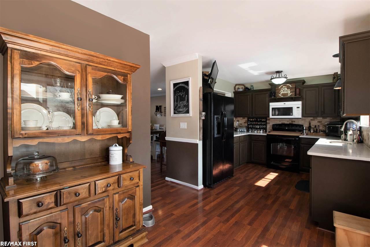 52137 Rivard Road New Baltimore, MI 48047 - Photo 8 of 27 31374699-7.JPG