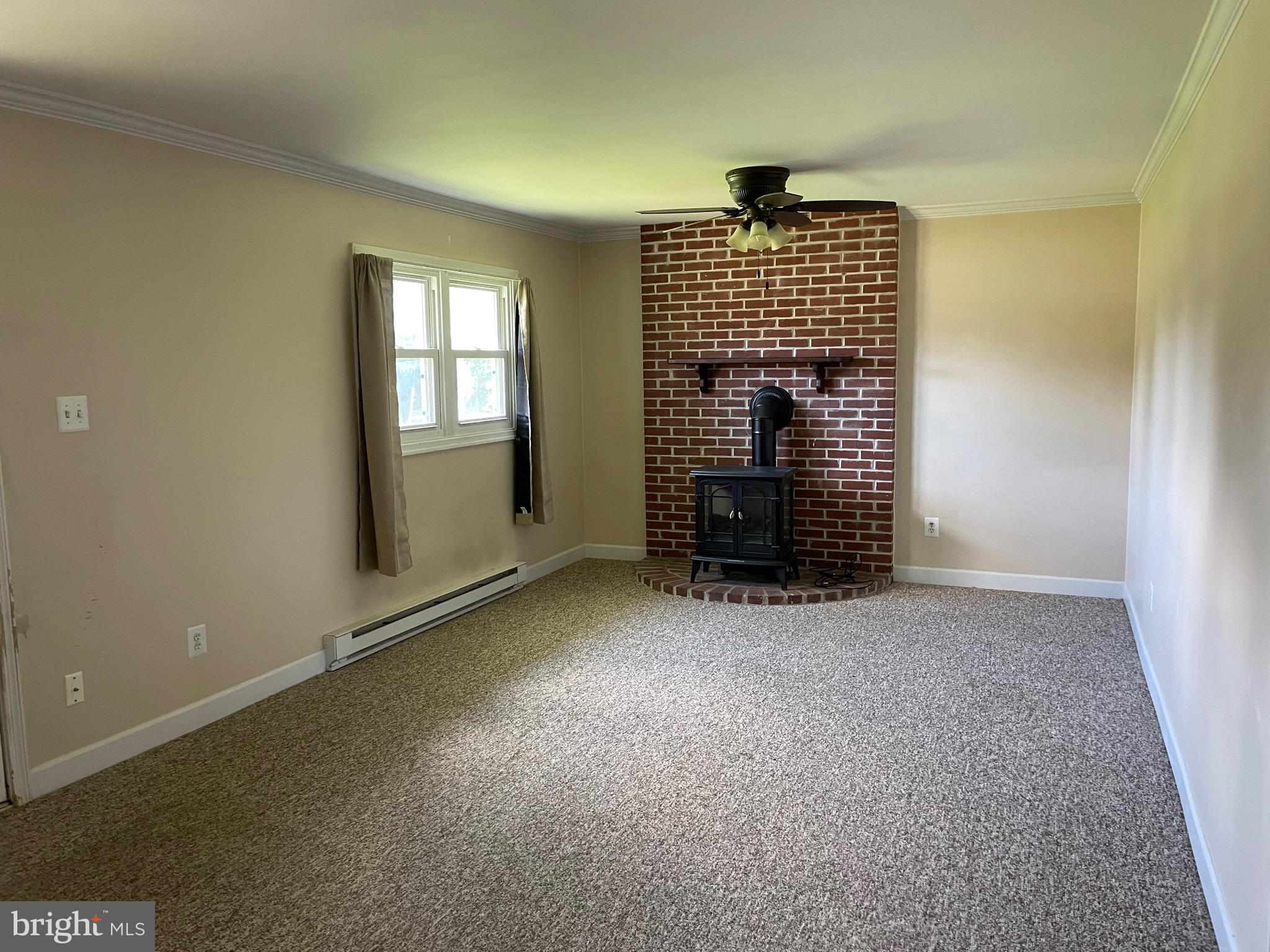 580 Cullen Road Lincoln University, PA 19352 - Photo 4 of 14 Living room with electric stove