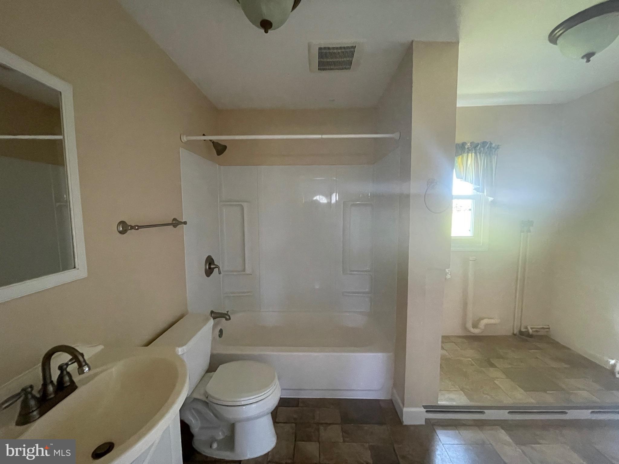 580 Cullen Road Lincoln University, PA 19352 - Photo 6 of 14 Bathroom with Laundry hook-up