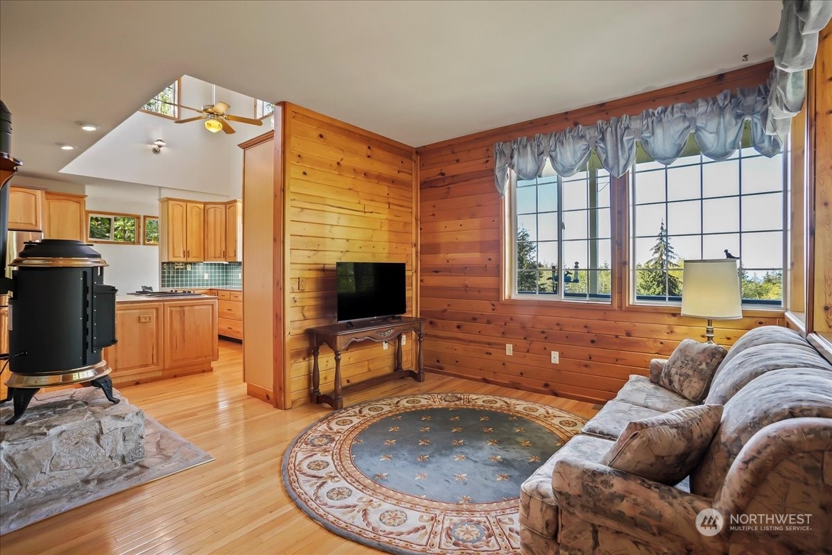 333 Dietz Road Port Angeles, WA 98362 - Photo 12 of 38 Gallery Image 12